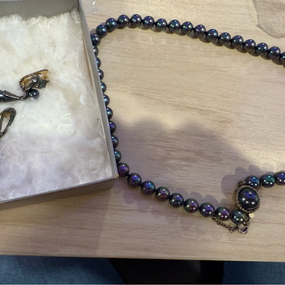 VTG Sterling Silver 925 Faux Black 9mm Pearls Necklace with clip on earrings